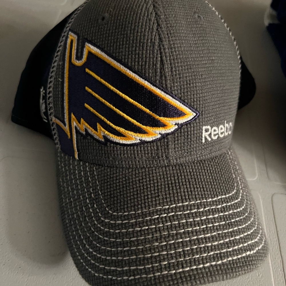 Reebok St. Louis blues nhl hat large/xl
